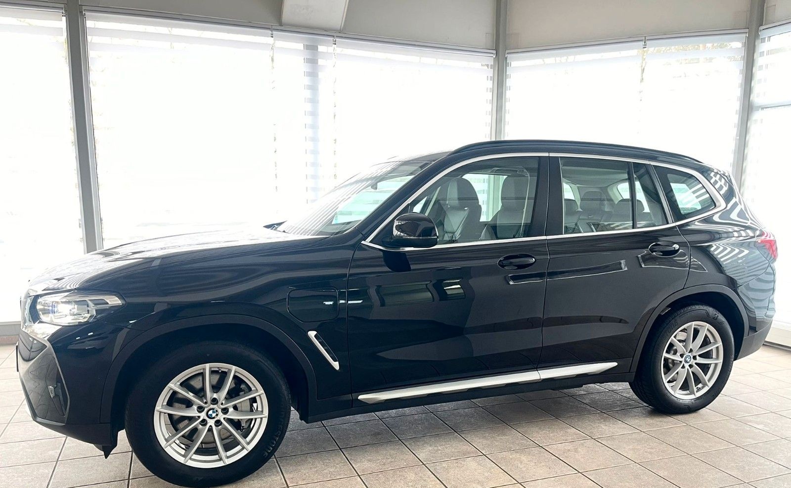 BMW X3 xD30e KAMERA AHK Sportsitze DriveAssist. foto 5