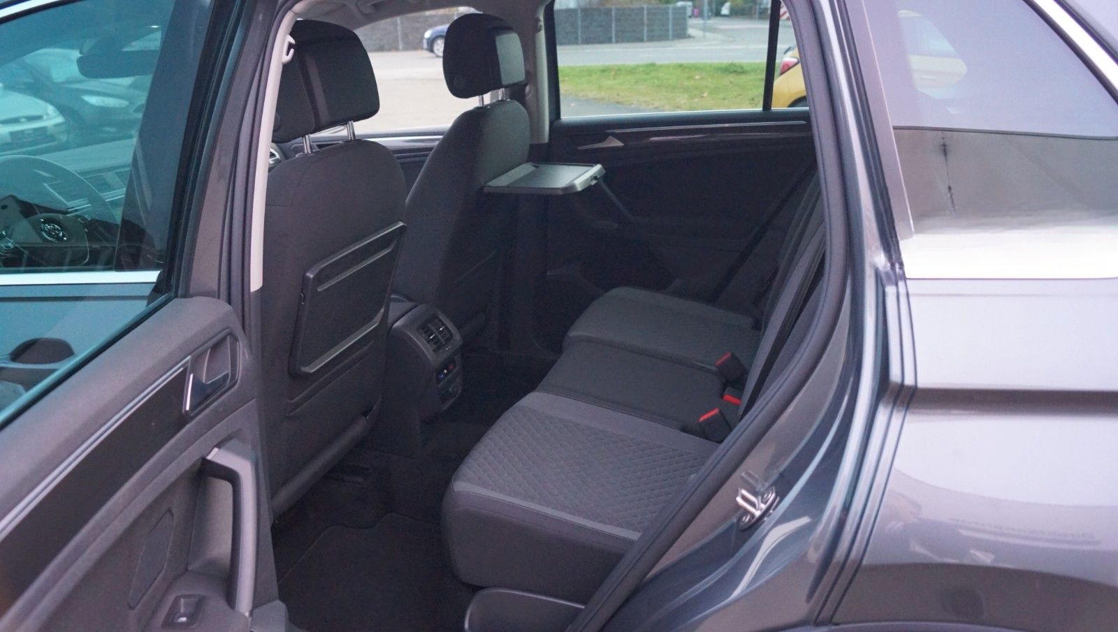 Volkswagen Tiguan 1.5 TSI Comfortline AHK+ACC+Navi+Ambiente foto 13