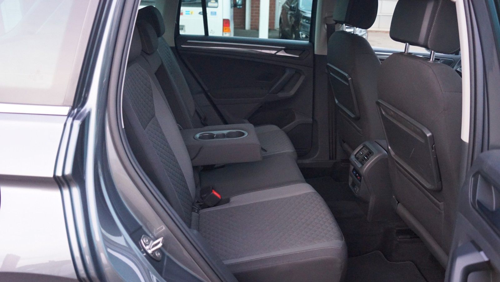 Volkswagen Tiguan 1.5 TSI Comfortline AHK+ACC+Navi+Ambiente foto 17