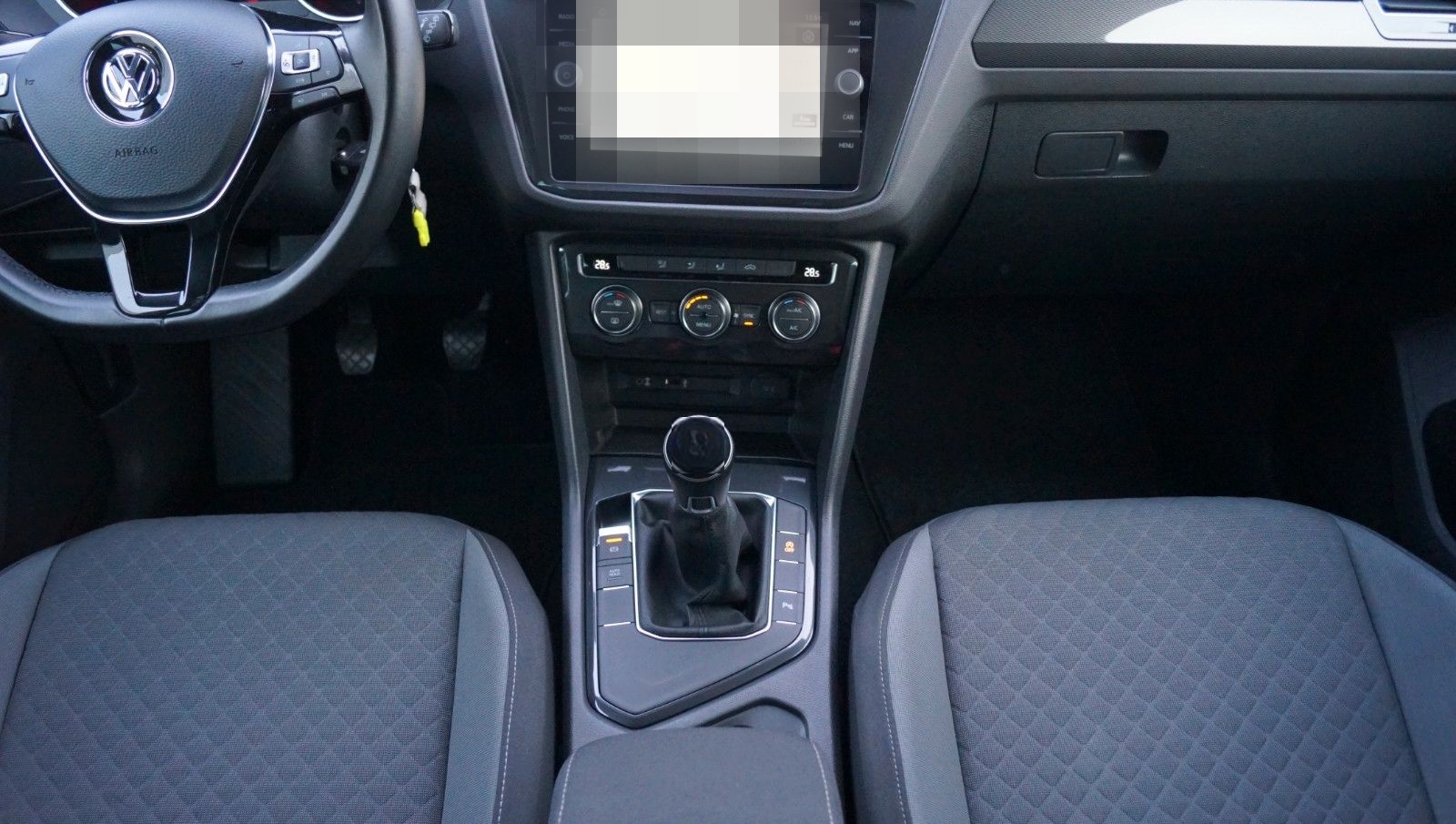 Volkswagen Tiguan 1.5 TSI Comfortline AHK+ACC+Navi+Ambiente foto 19