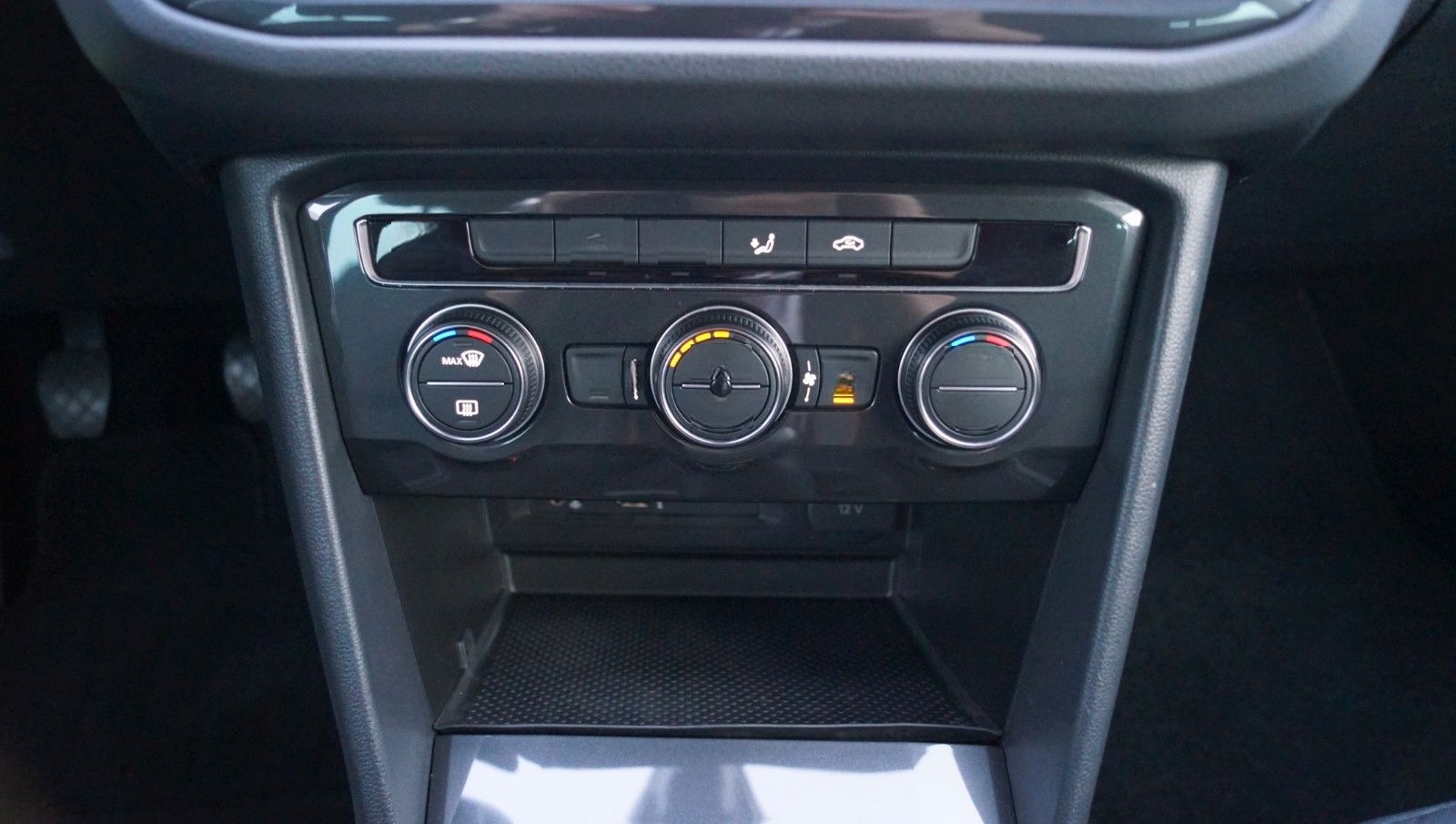 Volkswagen Tiguan 1.5 TSI Comfortline AHK+ACC+Navi+Ambiente foto 22