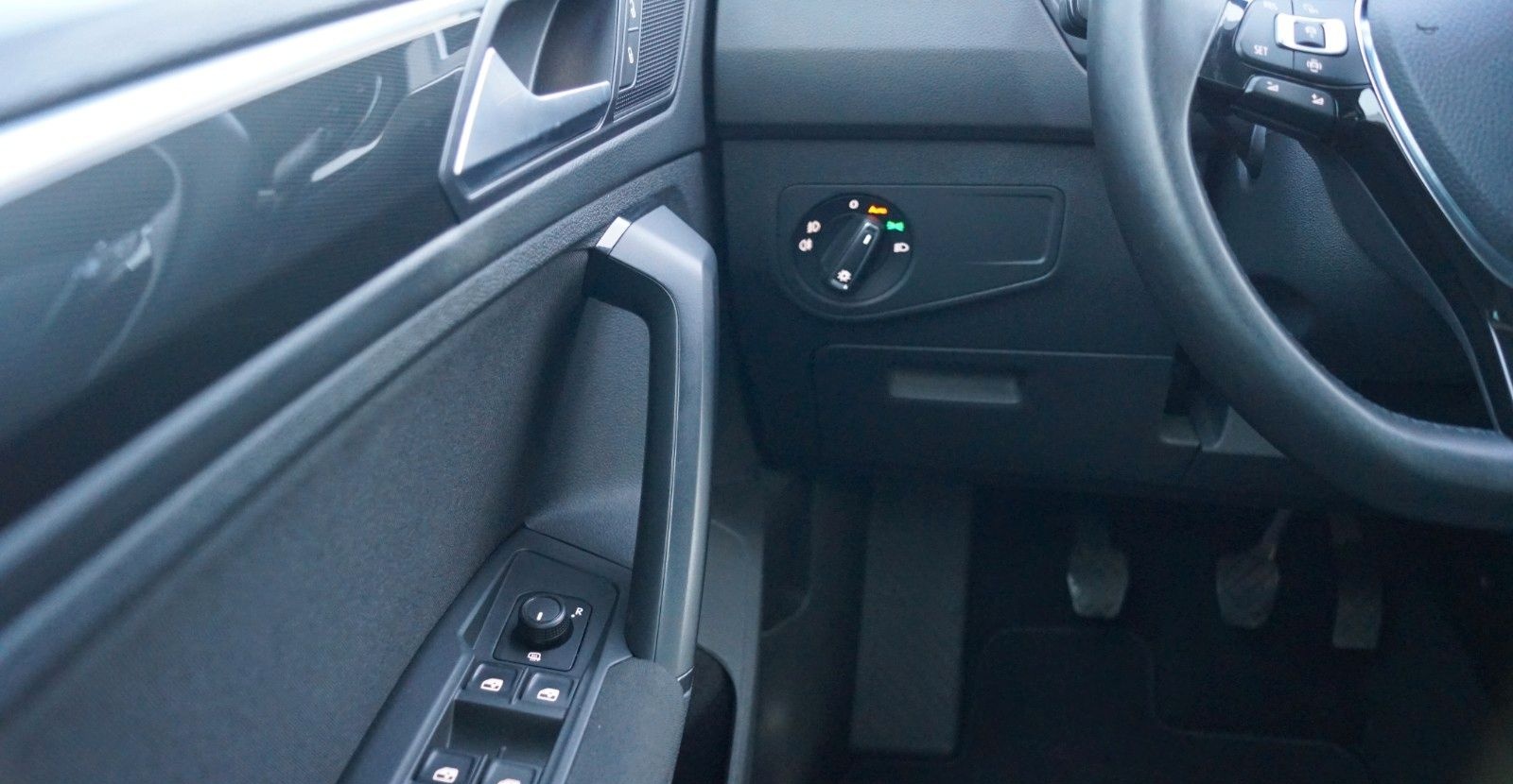 Volkswagen Tiguan 1.5 TSI Comfortline AHK+ACC+Navi+Ambiente foto 24