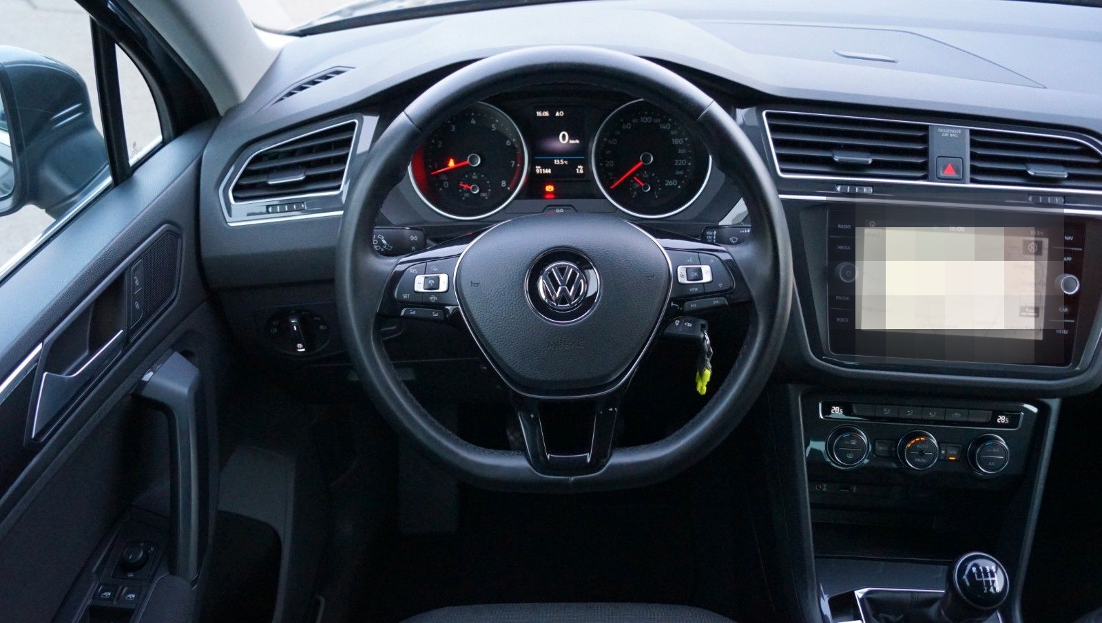 Volkswagen Tiguan 1.5 TSI Comfortline AHK+ACC+Navi+Ambiente foto 10