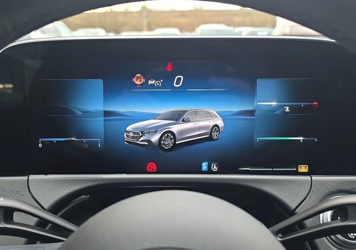 Mercedes-Benz E 220 d T 4Mat AMG DIGITAL PANO STNDHZ 360° LUFT foto 25