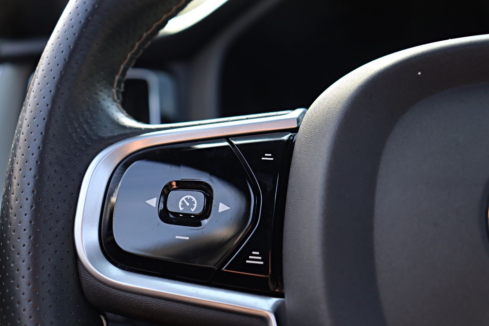 Volvo XC 60 R Design AWD D5 *LED*NAVI*RFK*PANORAMA*ACC foto 15