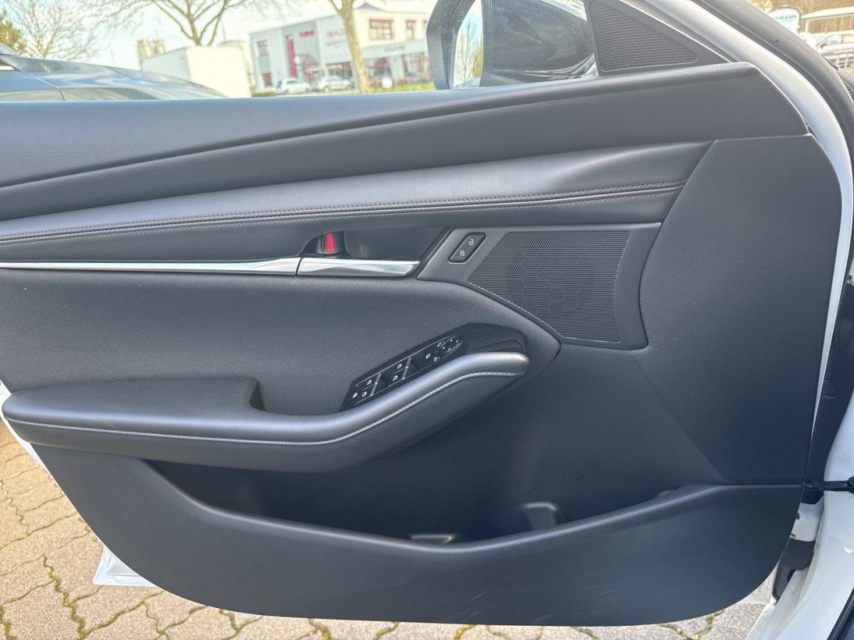 Mazda 3 SKYACTIV-G 2.0 150PS M Hybrid foto 7