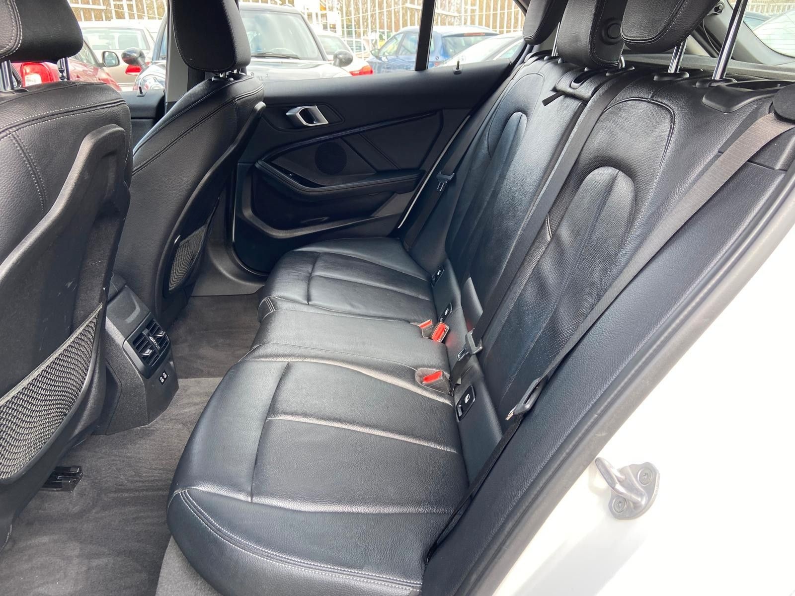 BMW 118d Sport Line LED W-LAN NAVI LEDER SHZ PDC foto 12