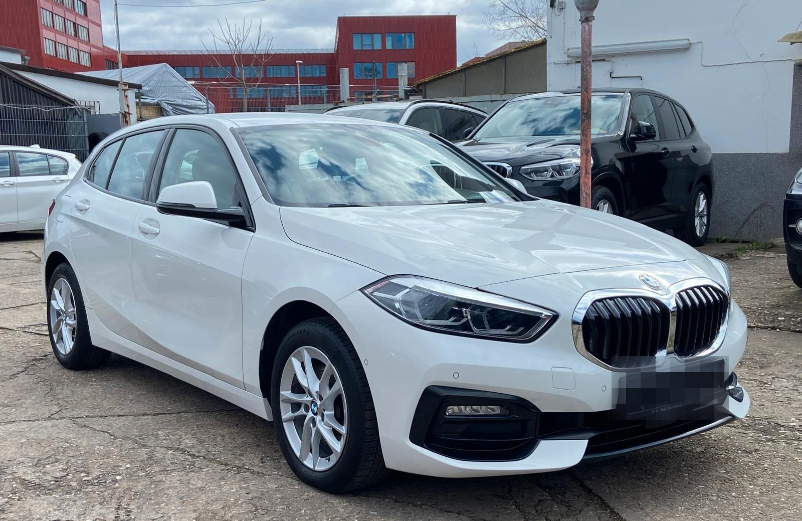 BMW 118d Sport Line LED W-LAN NAVI LEDER SHZ PDC foto 3