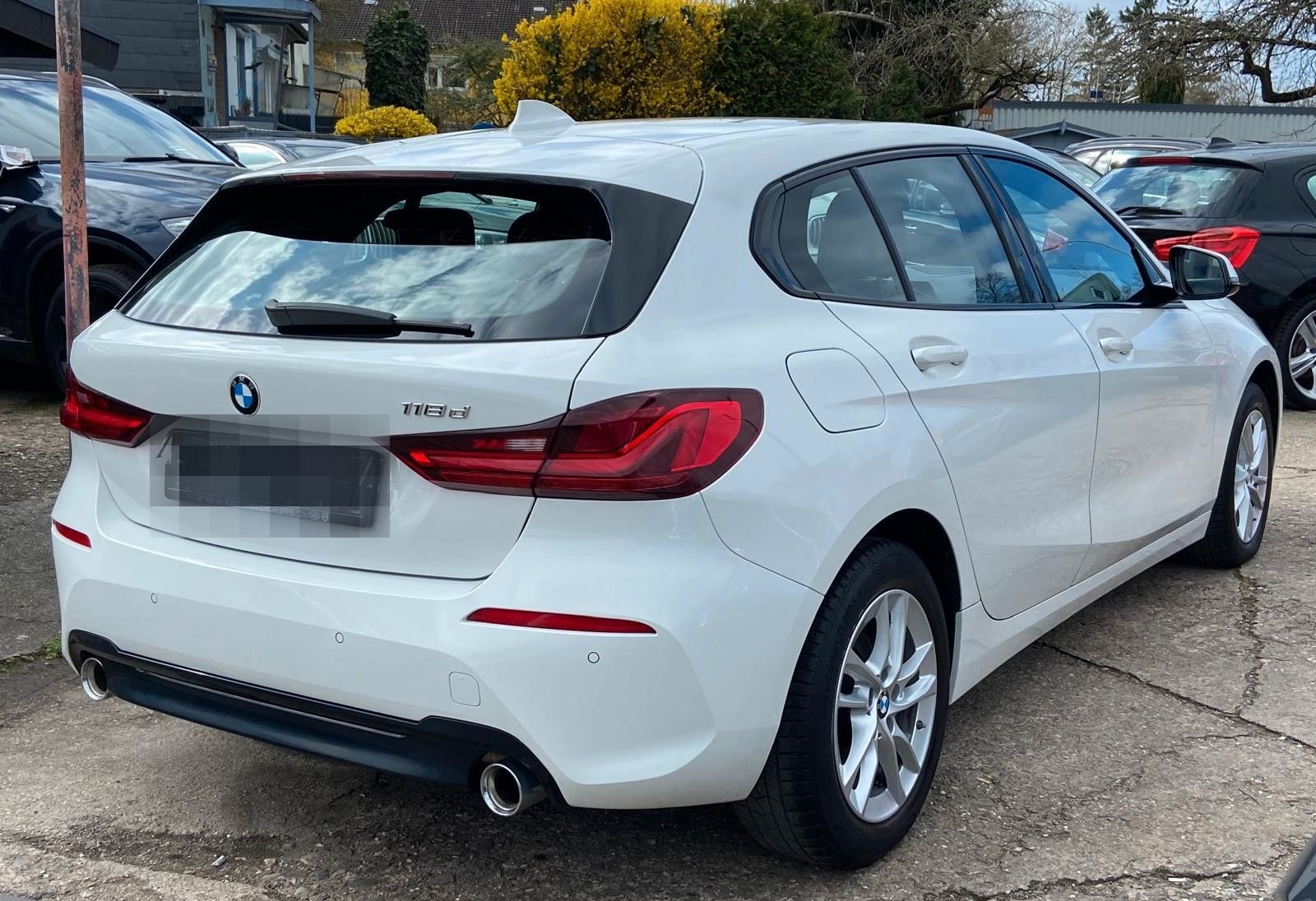 BMW 118d Sport Line LED W-LAN NAVI LEDER SHZ PDC foto 4