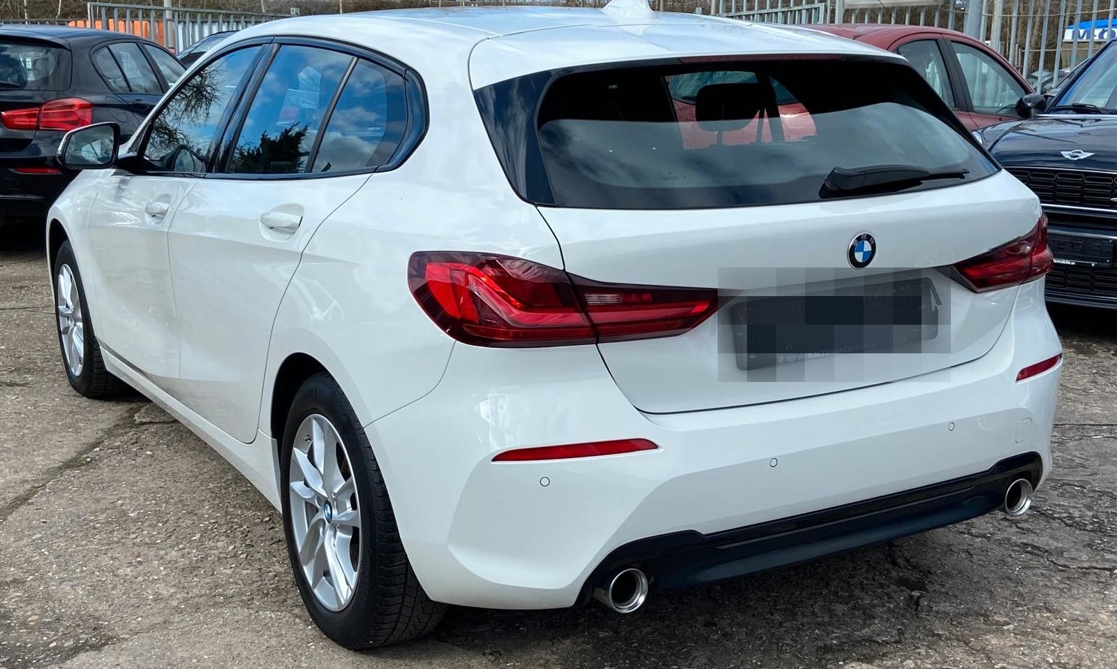 BMW 118d Sport Line LED W-LAN NAVI LEDER SHZ PDC foto 5