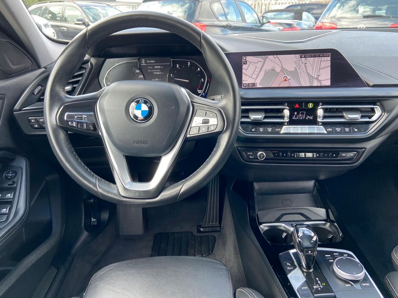 BMW 118d Sport Line LED W-LAN NAVI LEDER SHZ PDC foto 8