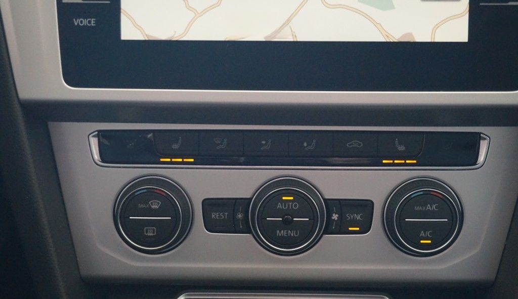 Volkswagen PASSAT VARIANT 2,0 TDI KAMERA ACC AHK SHZ NAVI foto 19