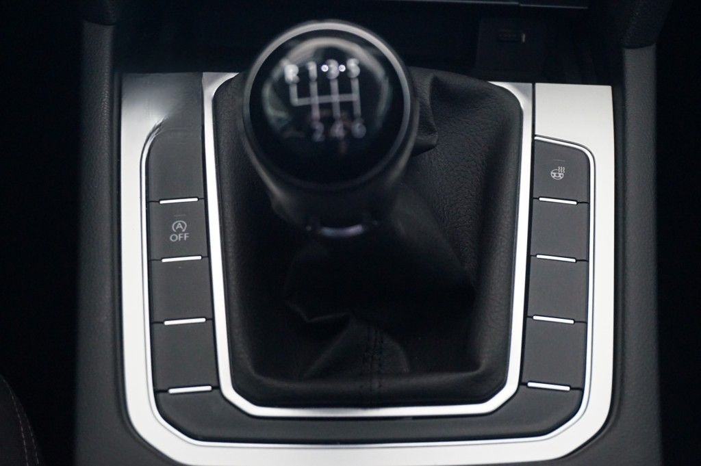 Volkswagen PASSAT VARIANT 2,0 TDI KAMERA ACC AHK SHZ NAVI foto 20