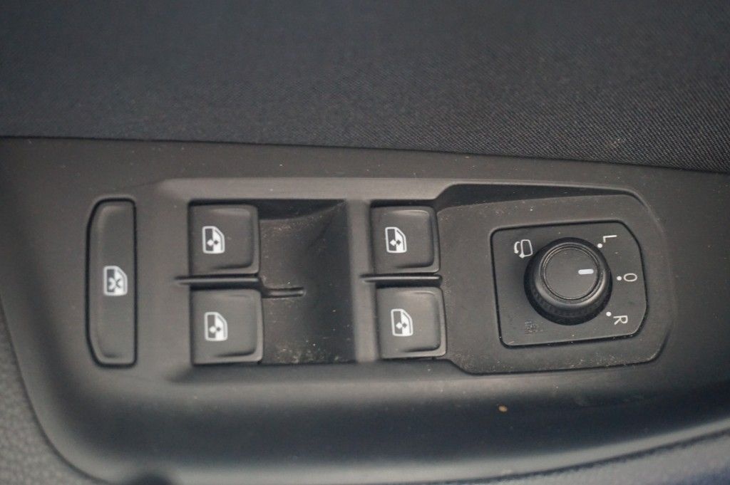 Volkswagen PASSAT VARIANT 2,0 TDI KAMERA ACC AHK SHZ NAVI foto 25