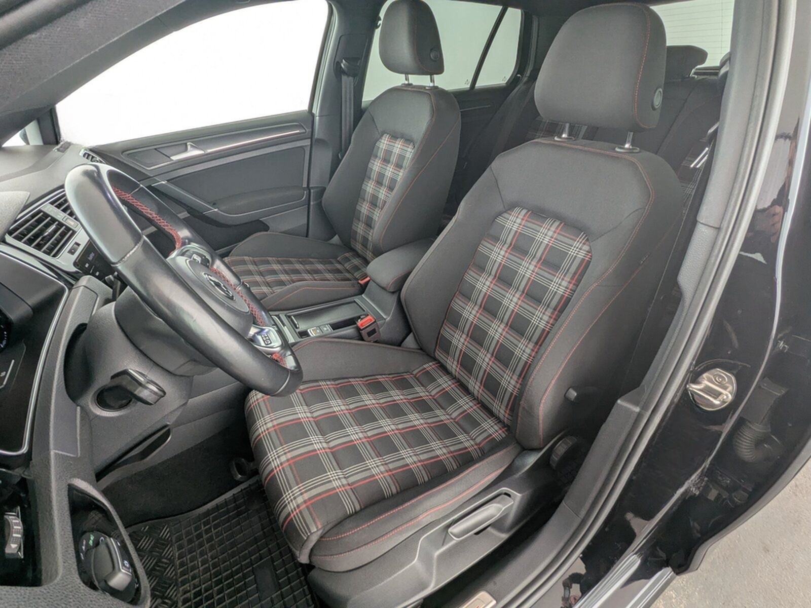 Volkswagen Golf VII 2.0 TSI GTI Performance LED+NAVI+ACC+VC foto 15