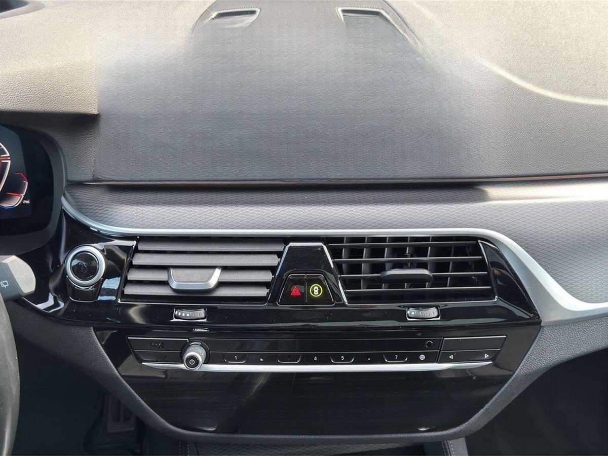 BMW 520d Touring M Sport xDrive LED Pano Leder HuD foto 17