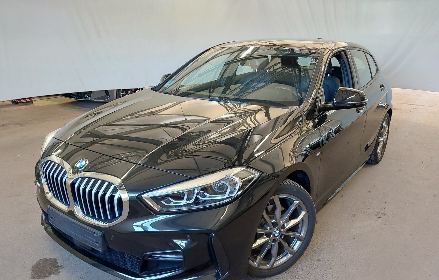 BMW 118d Limousine M Sport HiFi LRHZ QI RFK SHZ 2ZK foto 2