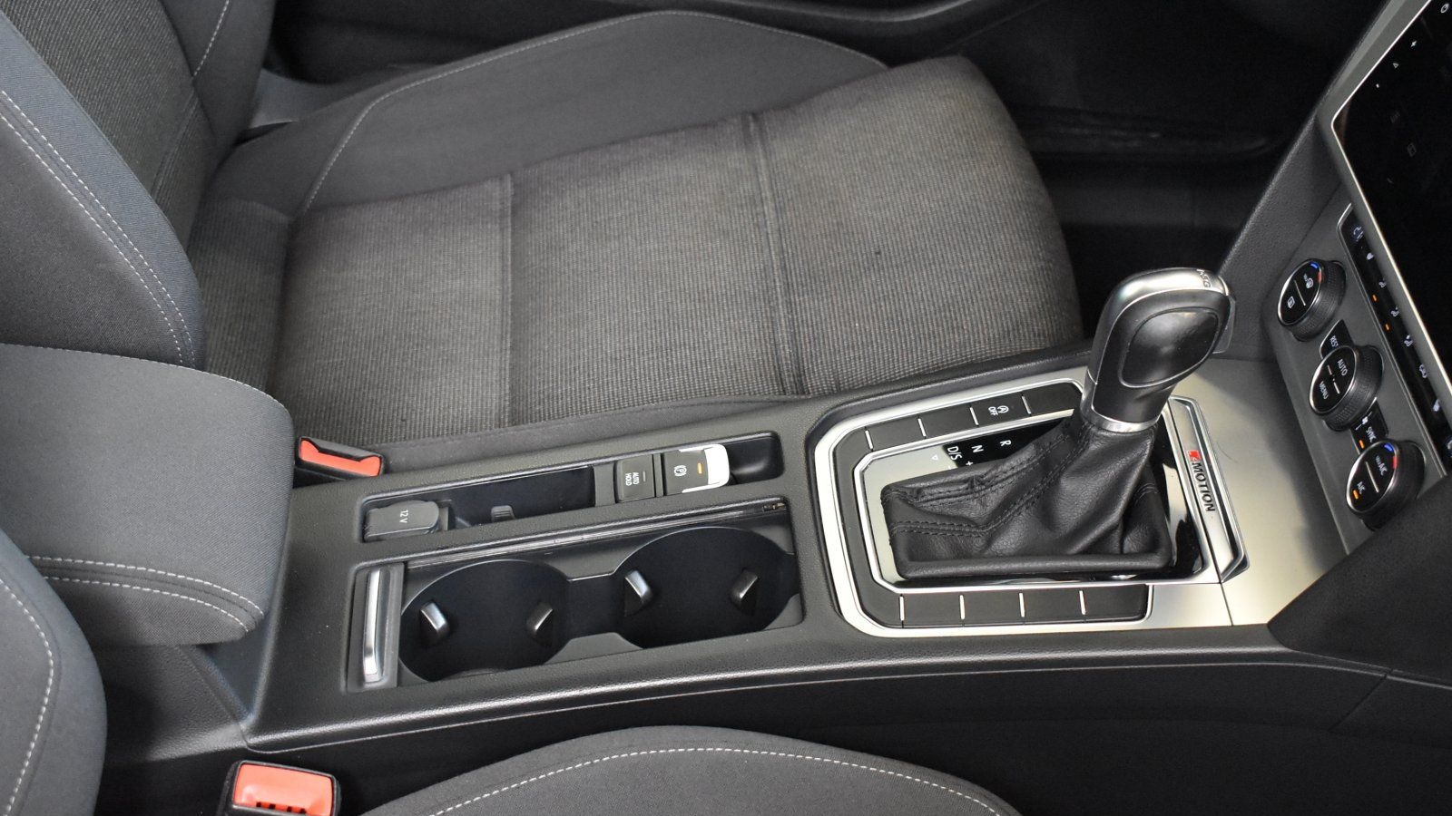 Volkswagen Passat Variant 2.0 TDI 4Motion DSG*LED*PDC*ACC foto 23