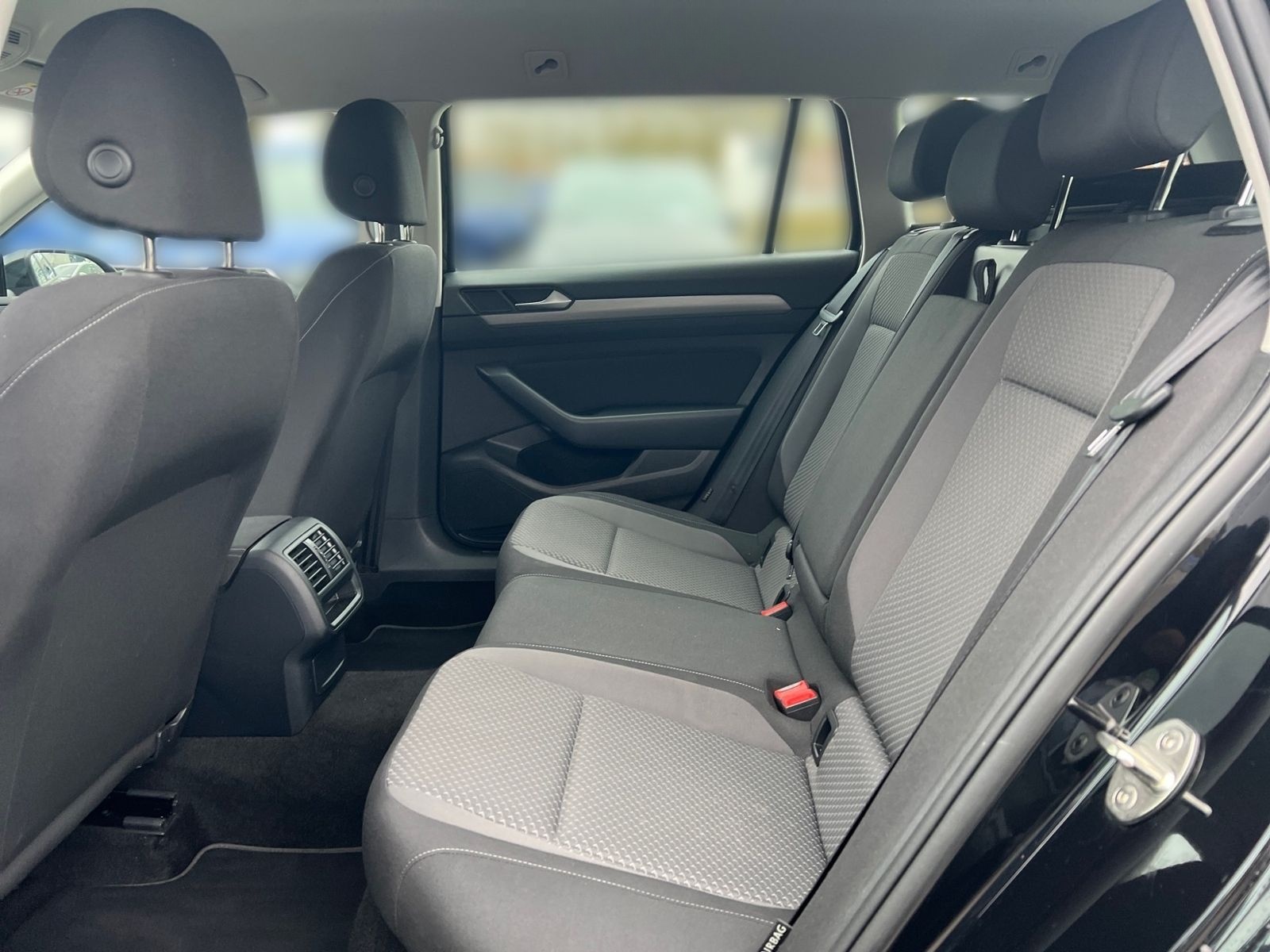 Volkswagen Passat Variant 2.0 TDI DSG +AHK +LED +ACC +RKAM foto 14