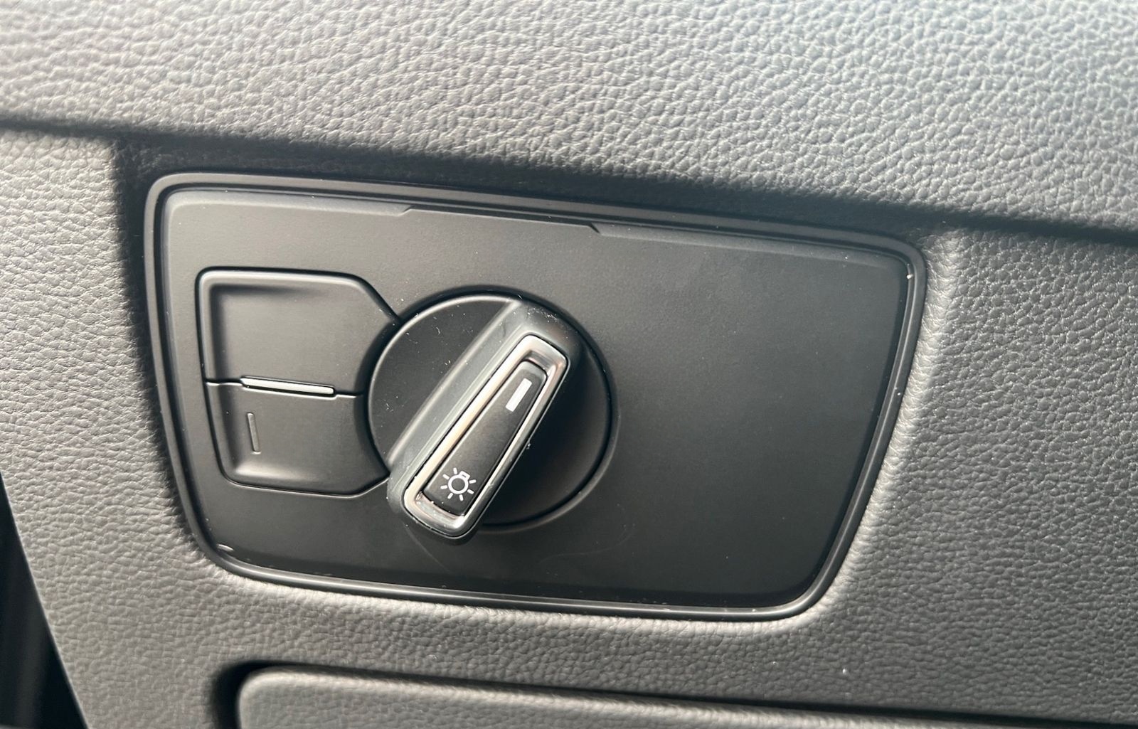 Volkswagen Passat Variant 2.0 TDI DSG +AHK +LED +ACC +RKAM foto 18