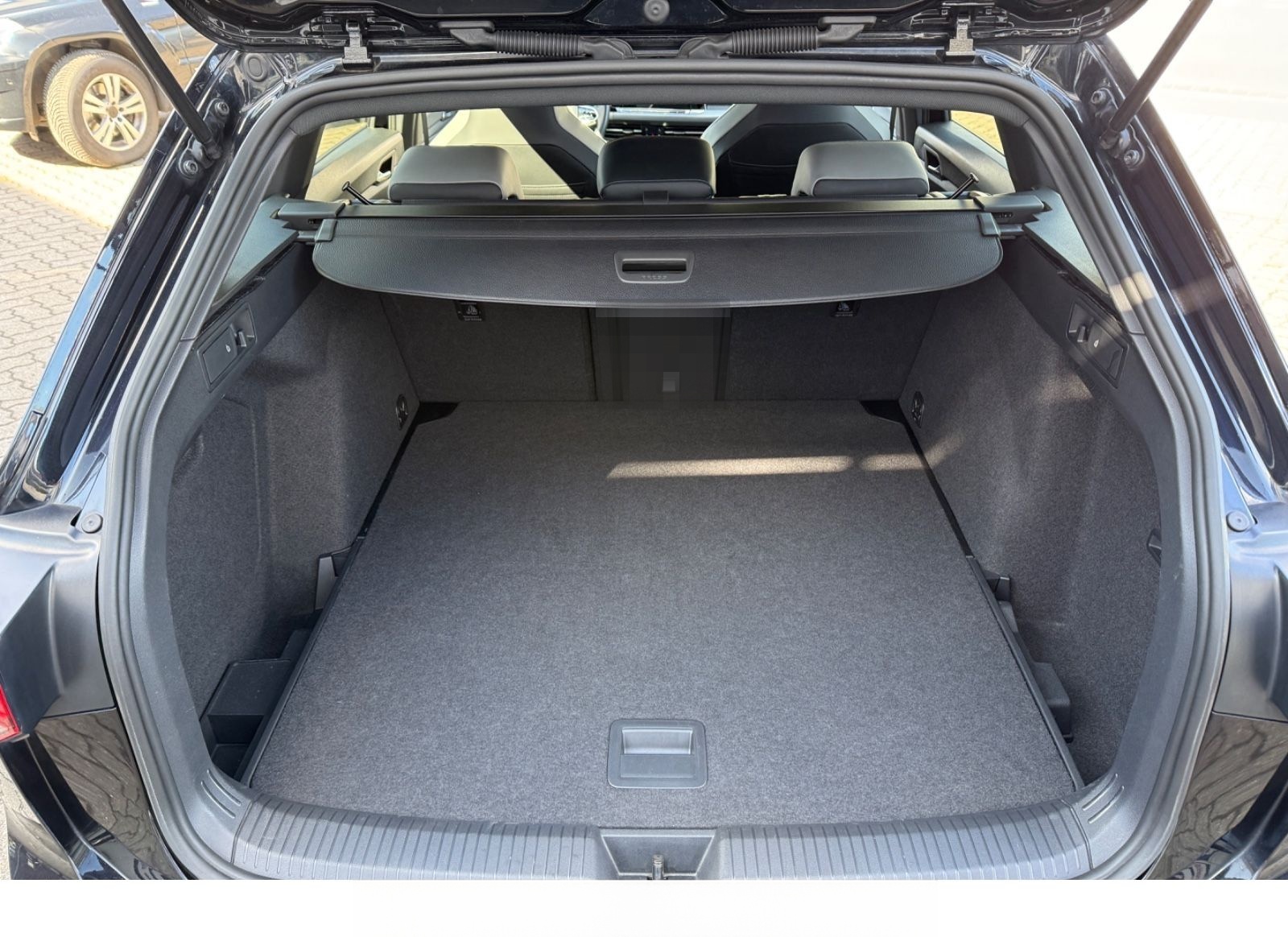 Volkswagen Golf VIII Variant 2,0 TDI DSG R-Line foto 8