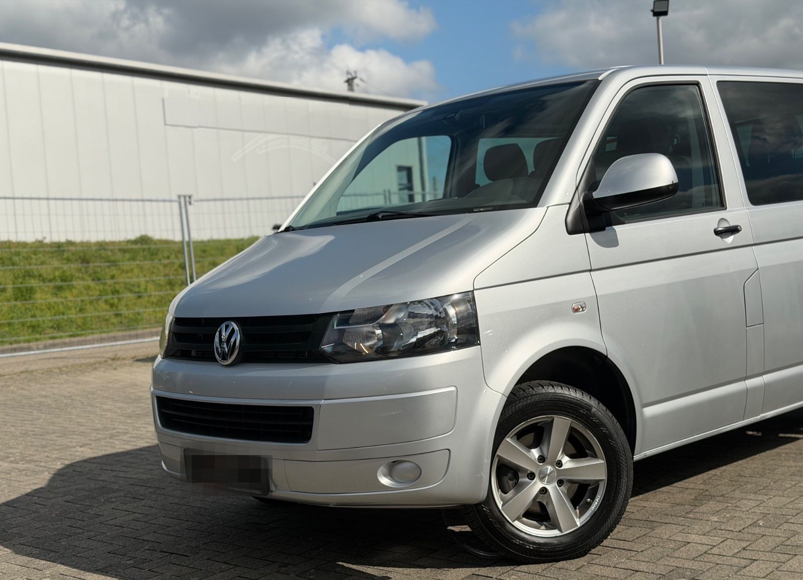 Volkswagen T5 2.0 TDI *KLIMA*Shzg*AHK*9-Sitzer* foto 2