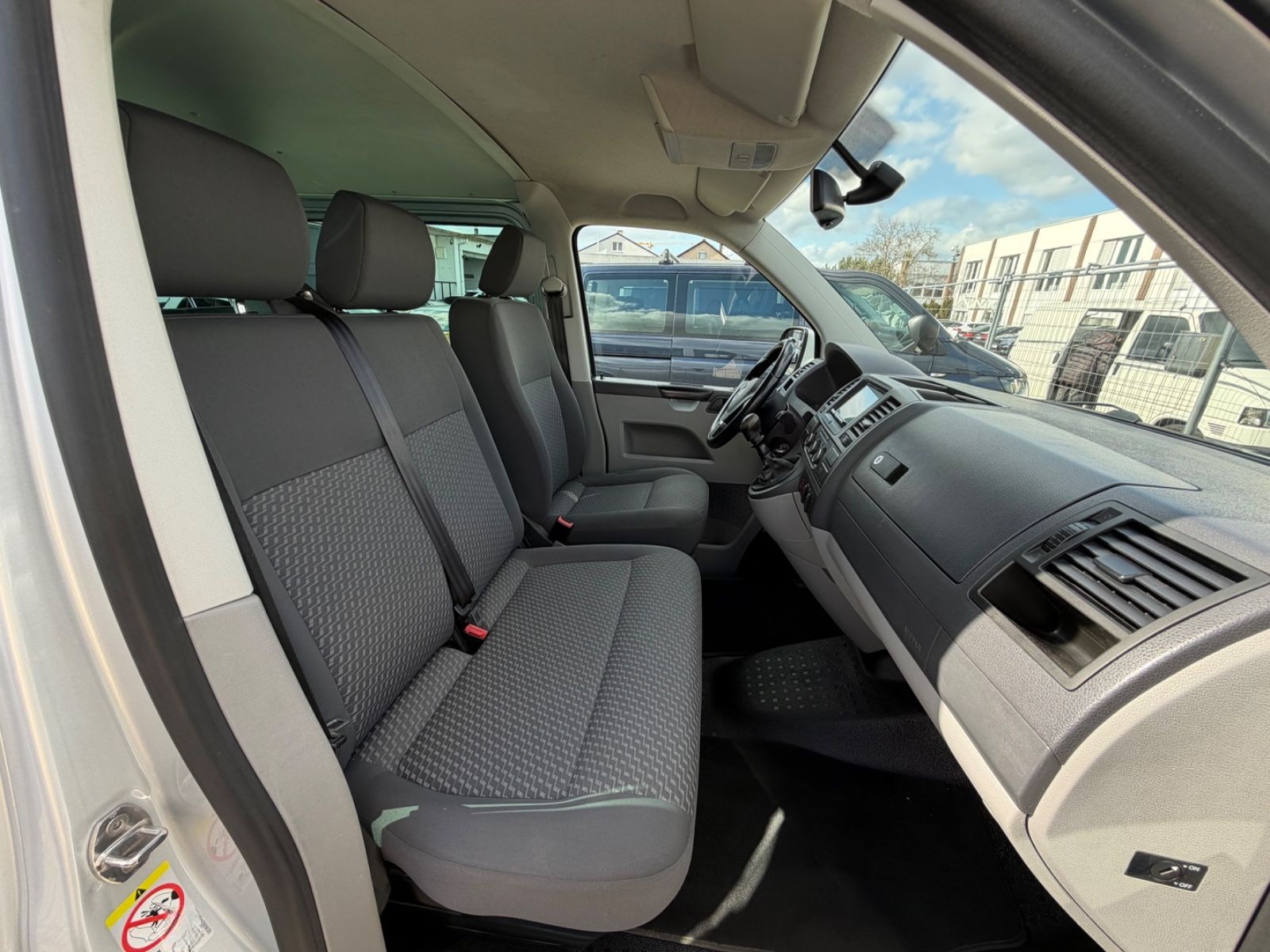 Volkswagen T5 2.0 TDI *KLIMA*Shzg*AHK*9-Sitzer* foto 12