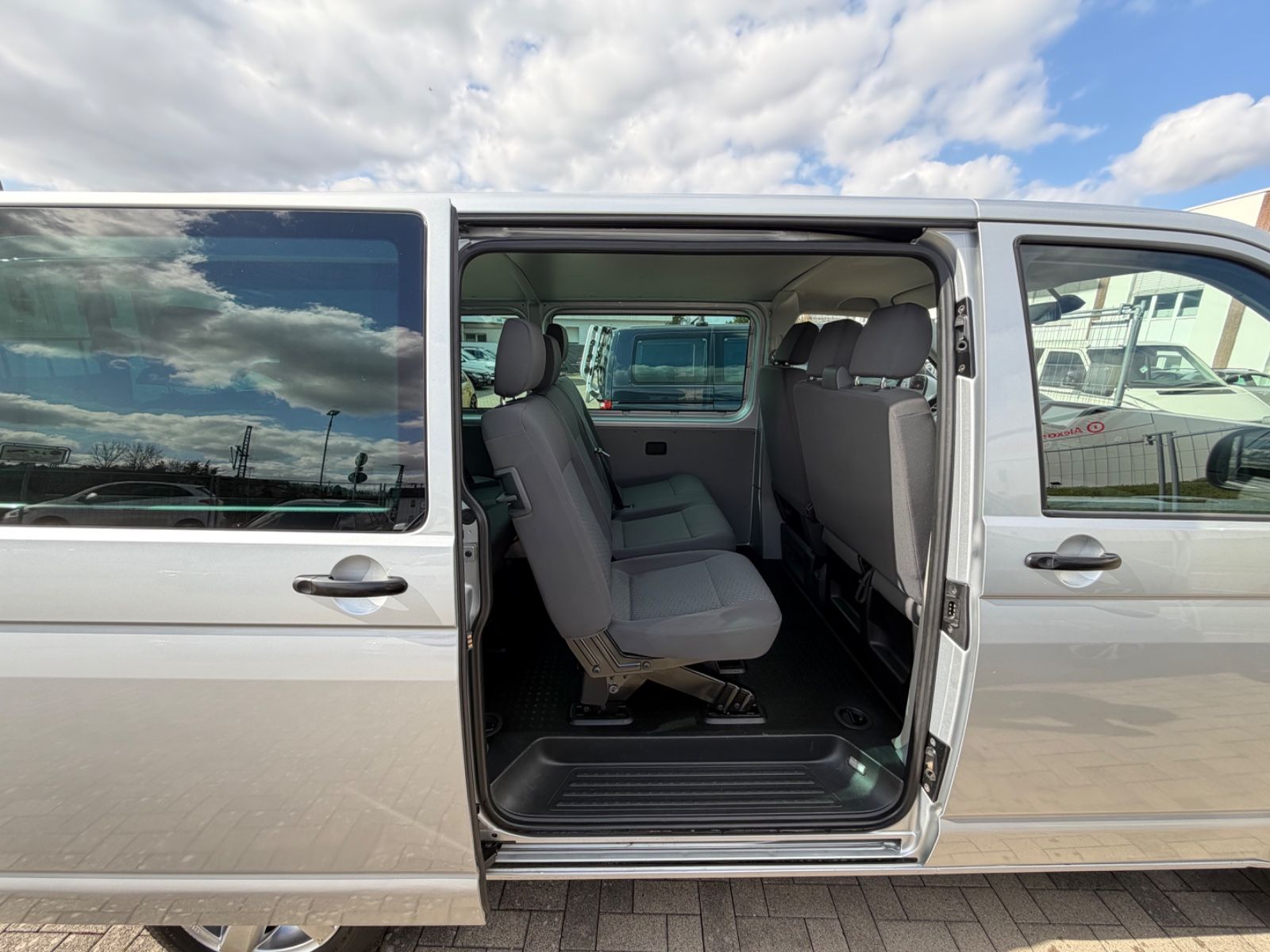 Volkswagen T5 2.0 TDI *KLIMA*Shzg*AHK*9-Sitzer* foto 14