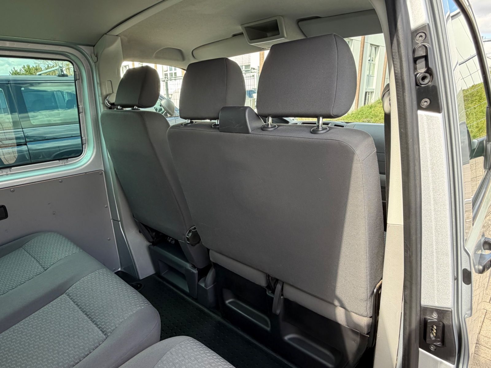 Volkswagen T5 2.0 TDI *KLIMA*Shzg*AHK*9-Sitzer* foto 16