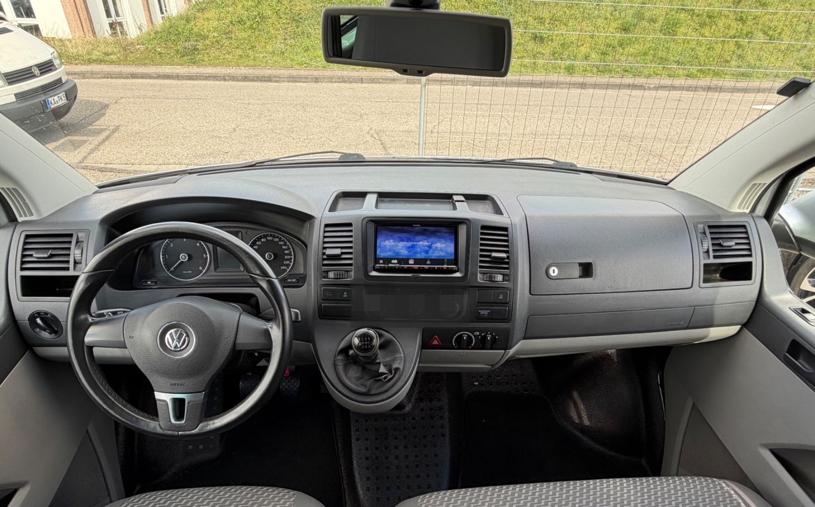 Volkswagen T5 2.0 TDI *KLIMA*Shzg*AHK*9-Sitzer* foto 17