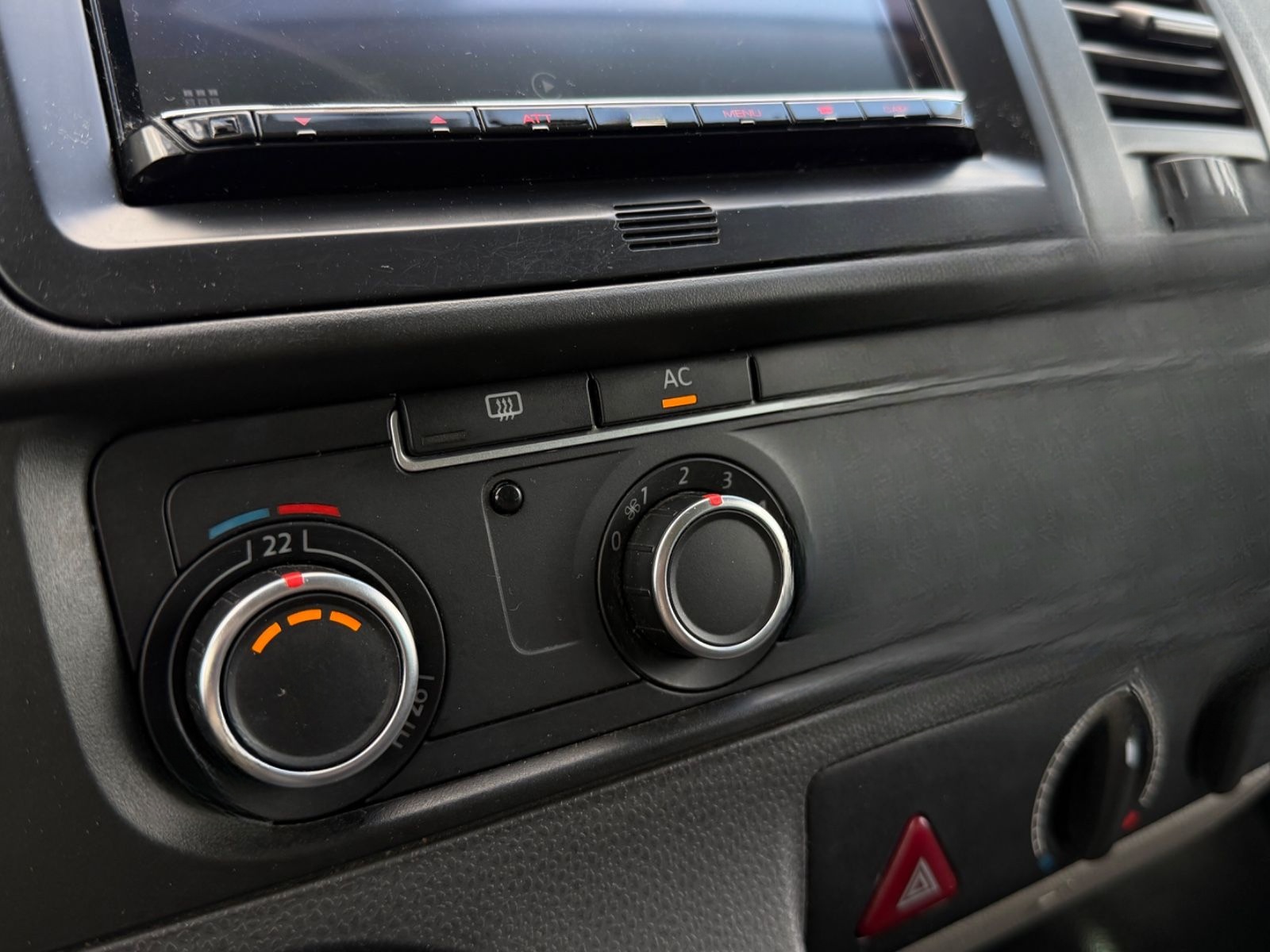 Volkswagen T5 2.0 TDI *KLIMA*Shzg*AHK*9-Sitzer* foto 19