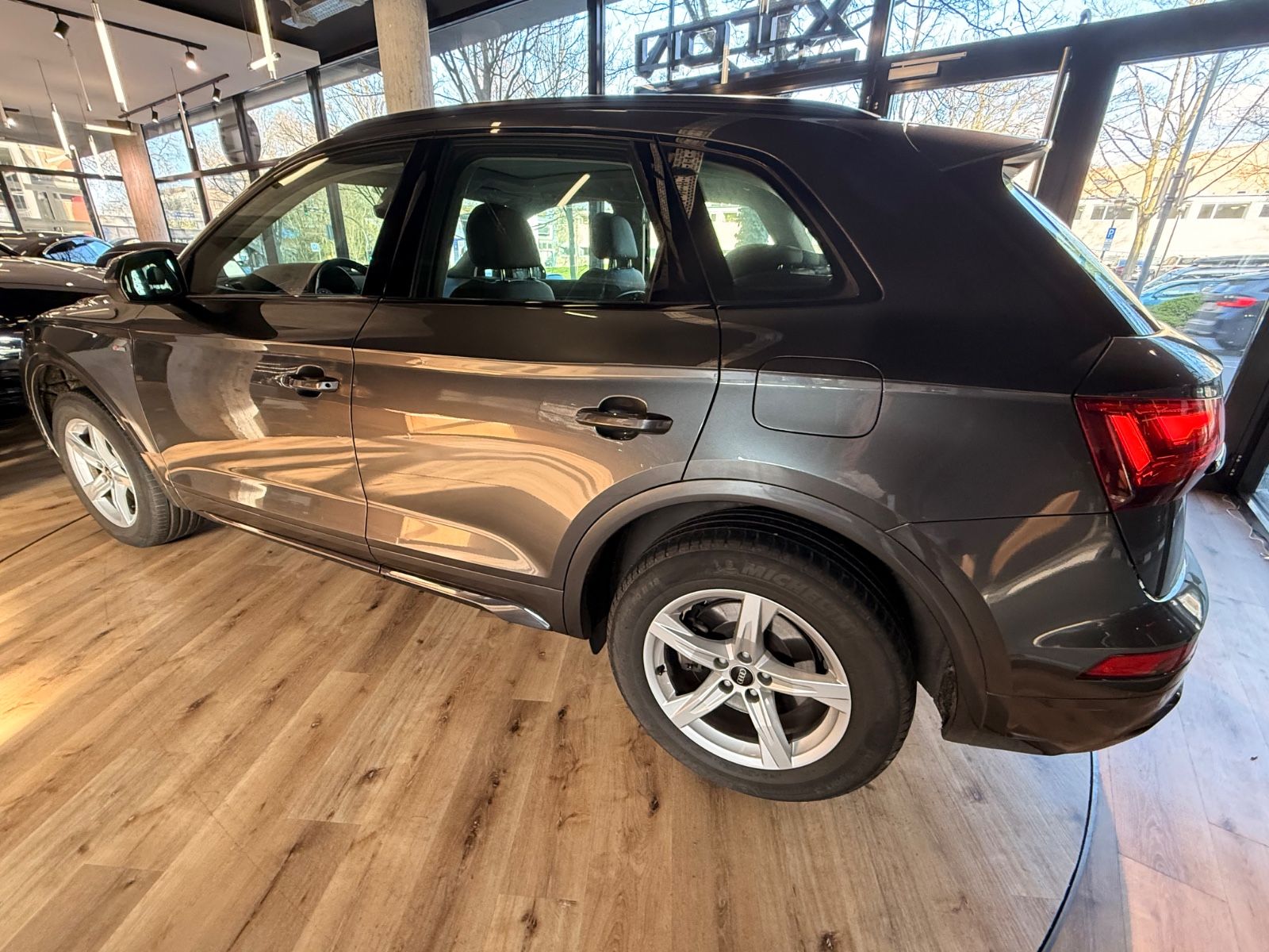 Audi Q5 S-line 55 TFSI e quattro 367 PS Business Pano foto 13