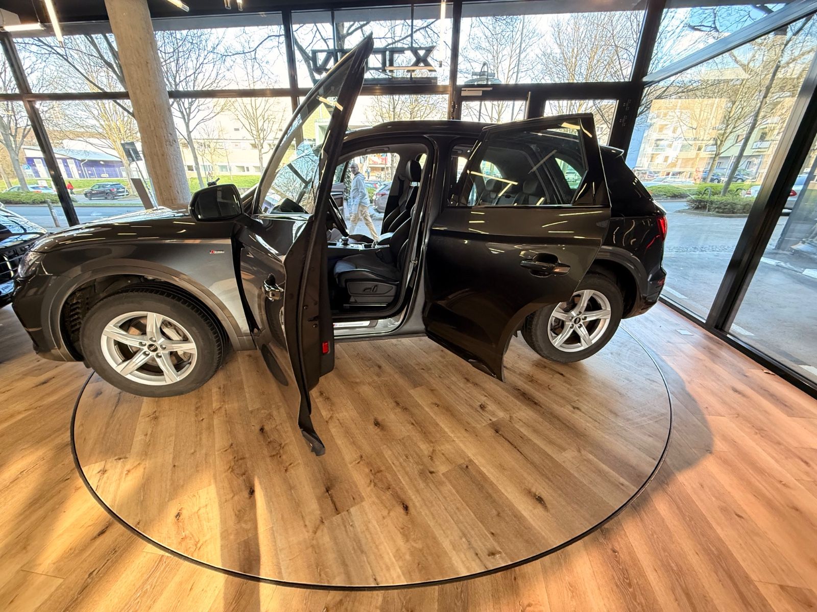 Audi Q5 S-line 55 TFSI e quattro 367 PS Business Pano foto 14