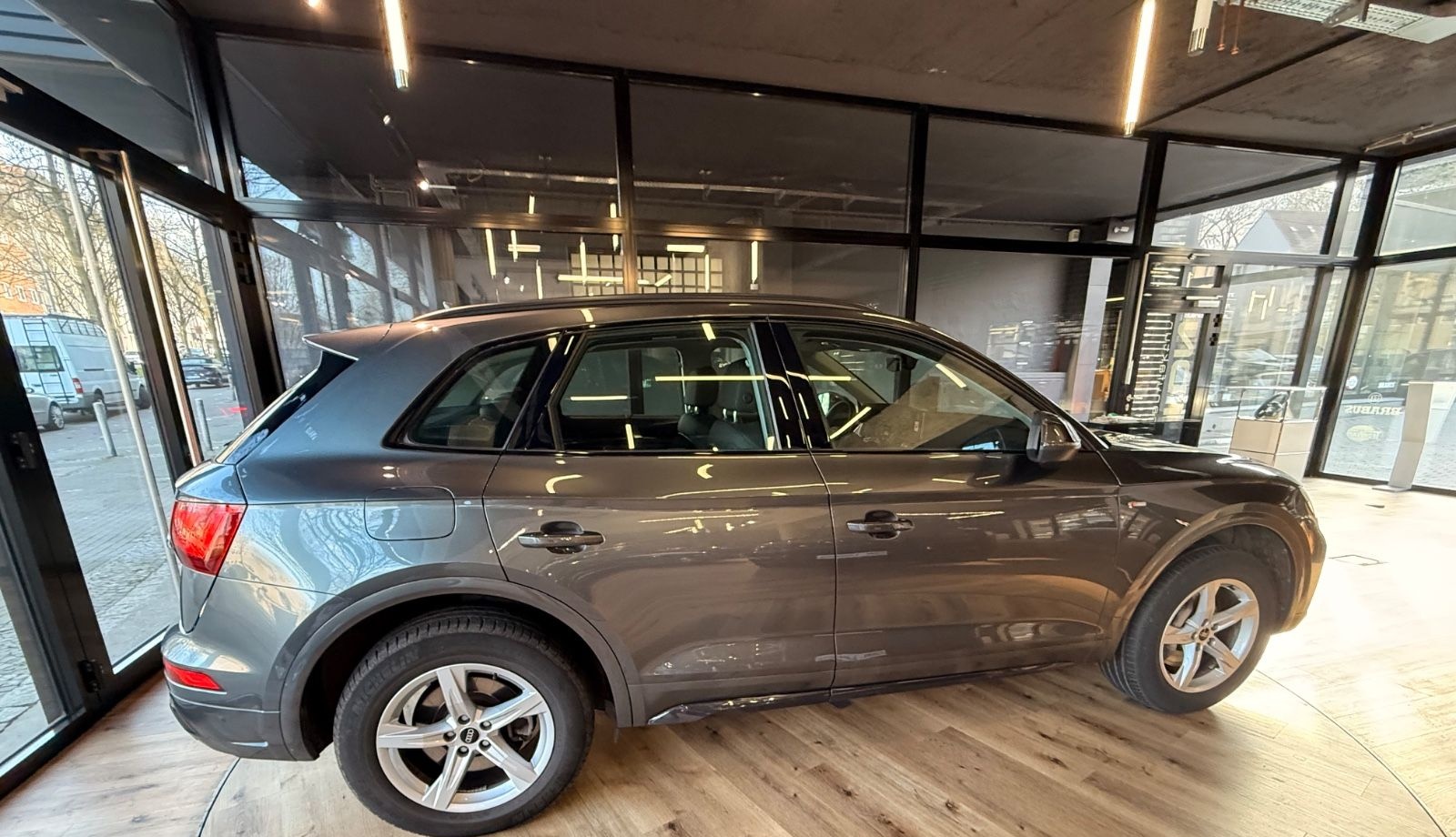 Audi Q5 S-line 55 TFSI e quattro 367 PS Business Pano foto 15