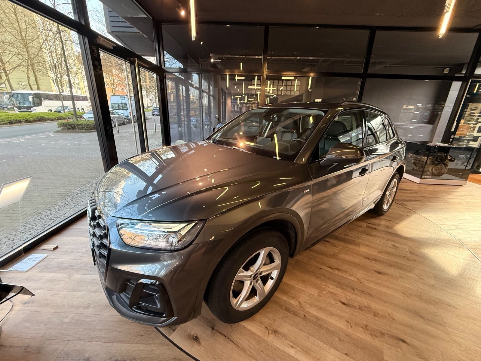 Audi Q5 S-line 55 TFSI e quattro 367 PS Business Pano foto 16