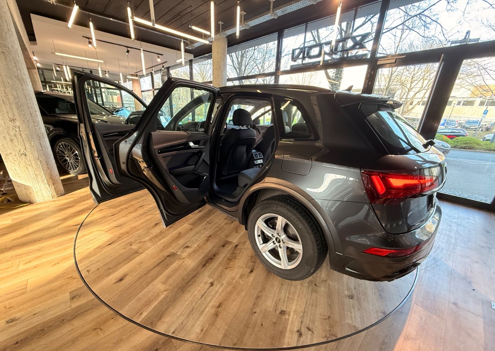 Audi Q5 S-line 55 TFSI e quattro 367 PS Business Pano foto 19
