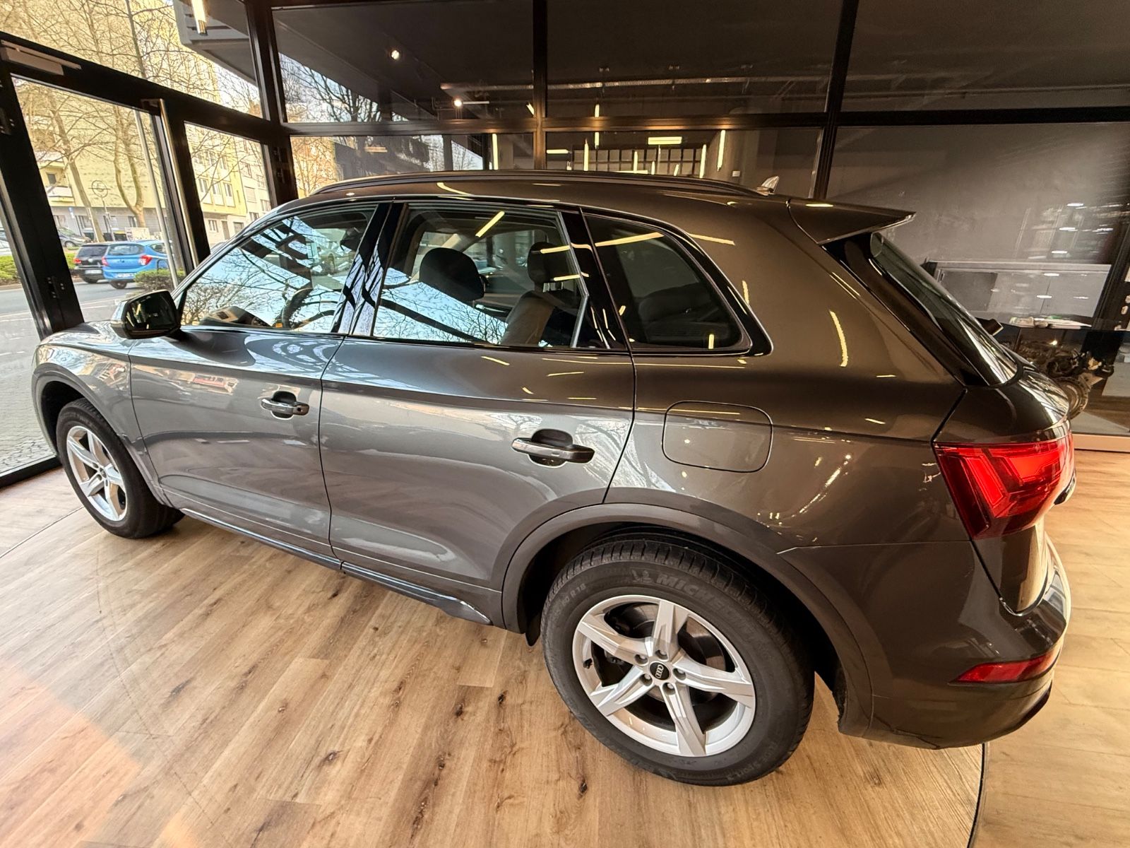 Audi Q5 S-line 55 TFSI e quattro 367 PS Business Pano foto 3