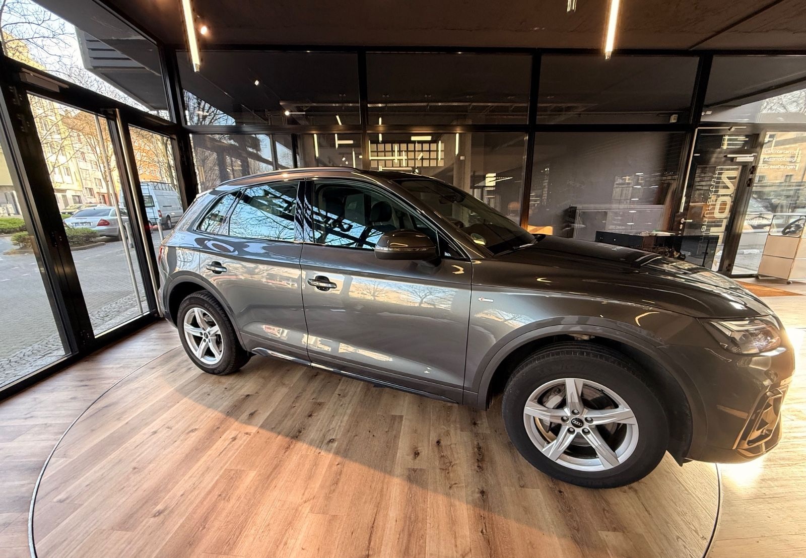 Audi Q5 S-line 55 TFSI e quattro 367 PS Business Pano foto 21