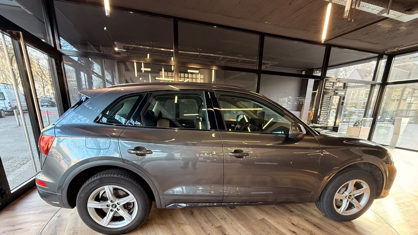 Audi Q5 S-line 55 TFSI e quattro 367 PS Business Pano foto 23