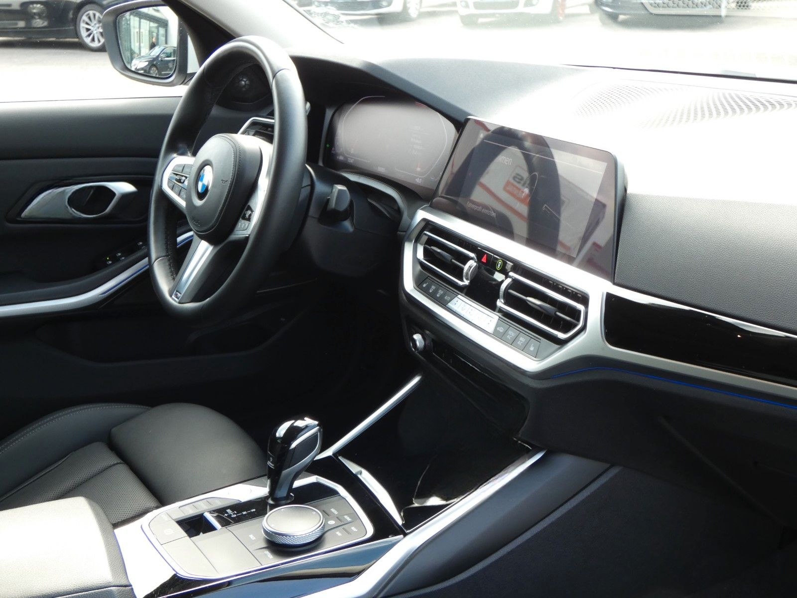 BMW 318d Lim. M Sport GSSD*HARMAN/KARDON*KAMERA*VOLL foto 6