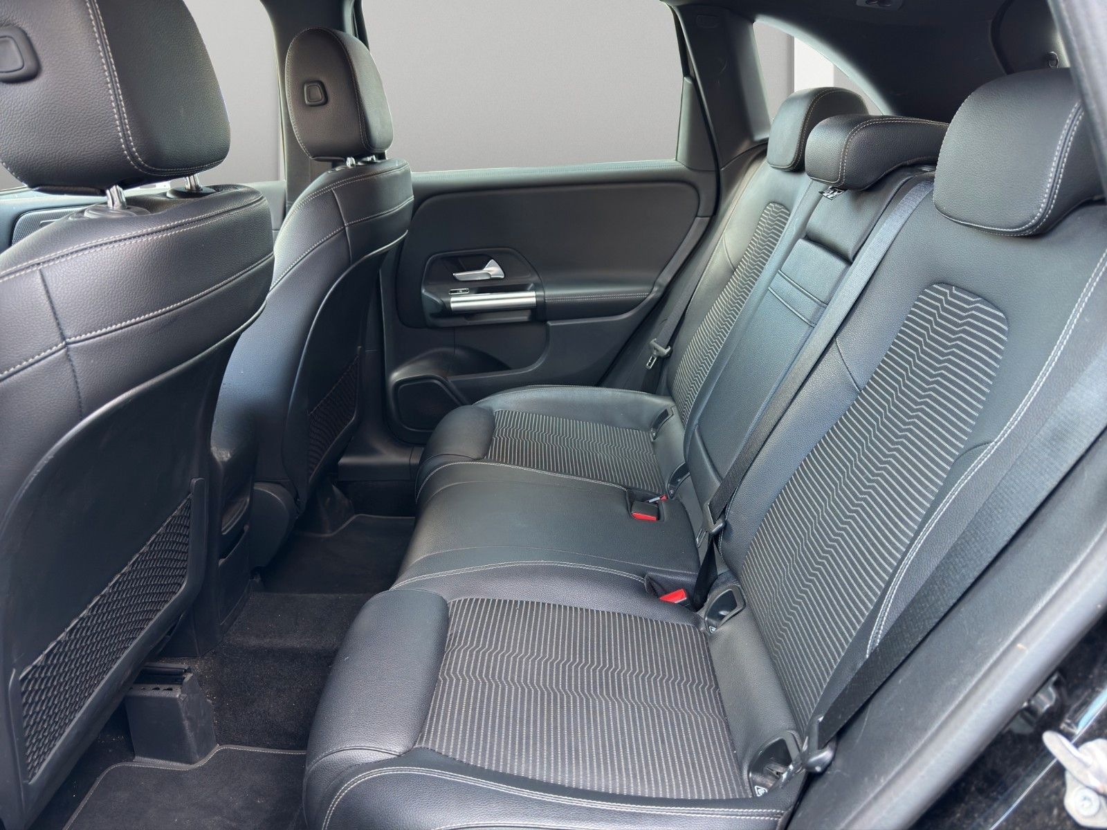 Mercedes-Benz B 200 d T.Leder Navi CarPlay RFK SHZ AHK LED foto 12