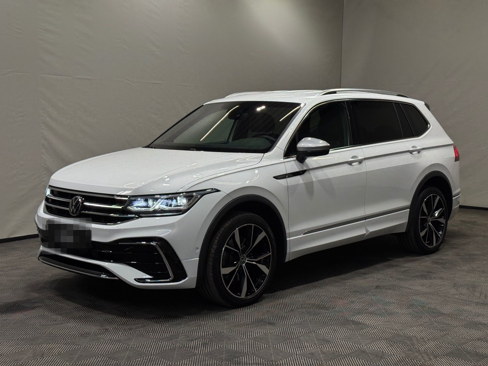 Volkswagen Tiguan Allspace R-Line 2.0 TDI DSG 4M | AHK ACC foto 2