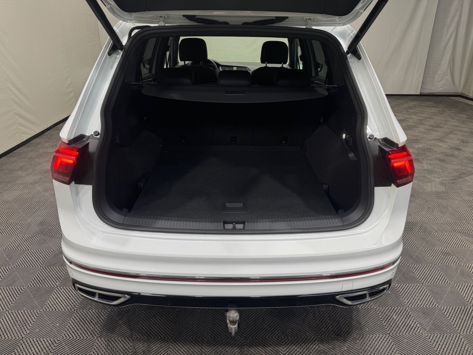 Volkswagen Tiguan Allspace R-Line 2.0 TDI DSG 4M | AHK ACC foto 14