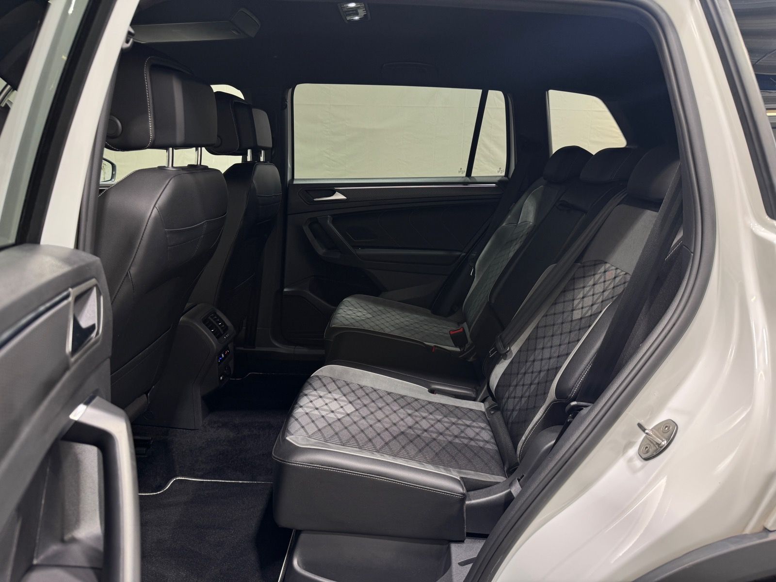 Volkswagen Tiguan Allspace R-Line 2.0 TDI DSG 4M | AHK ACC foto 22