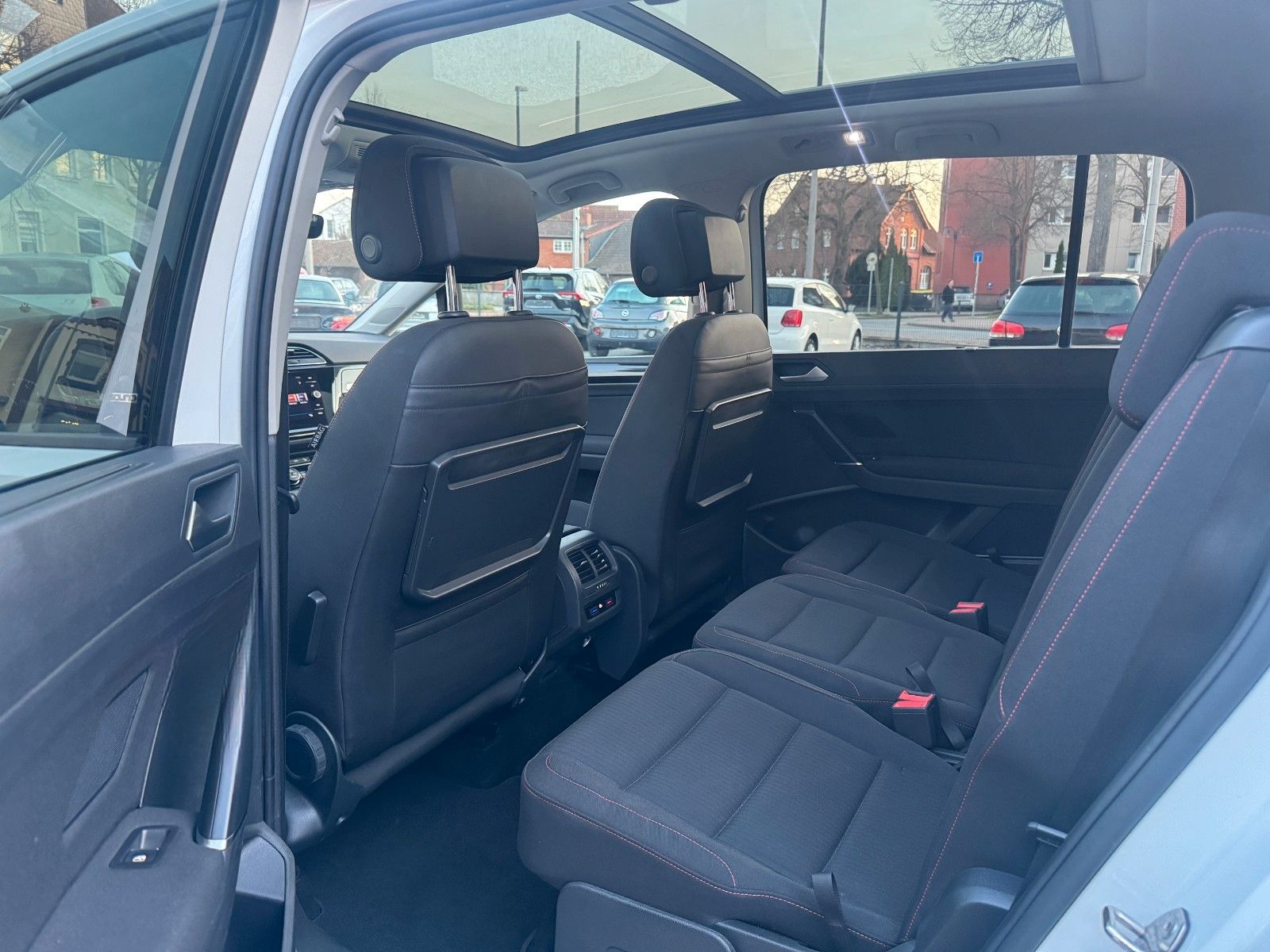 Volkswagen Touran 1.4 Sound*1.HAND*PANO*7 SITZER*ACC*DAB* foto 15