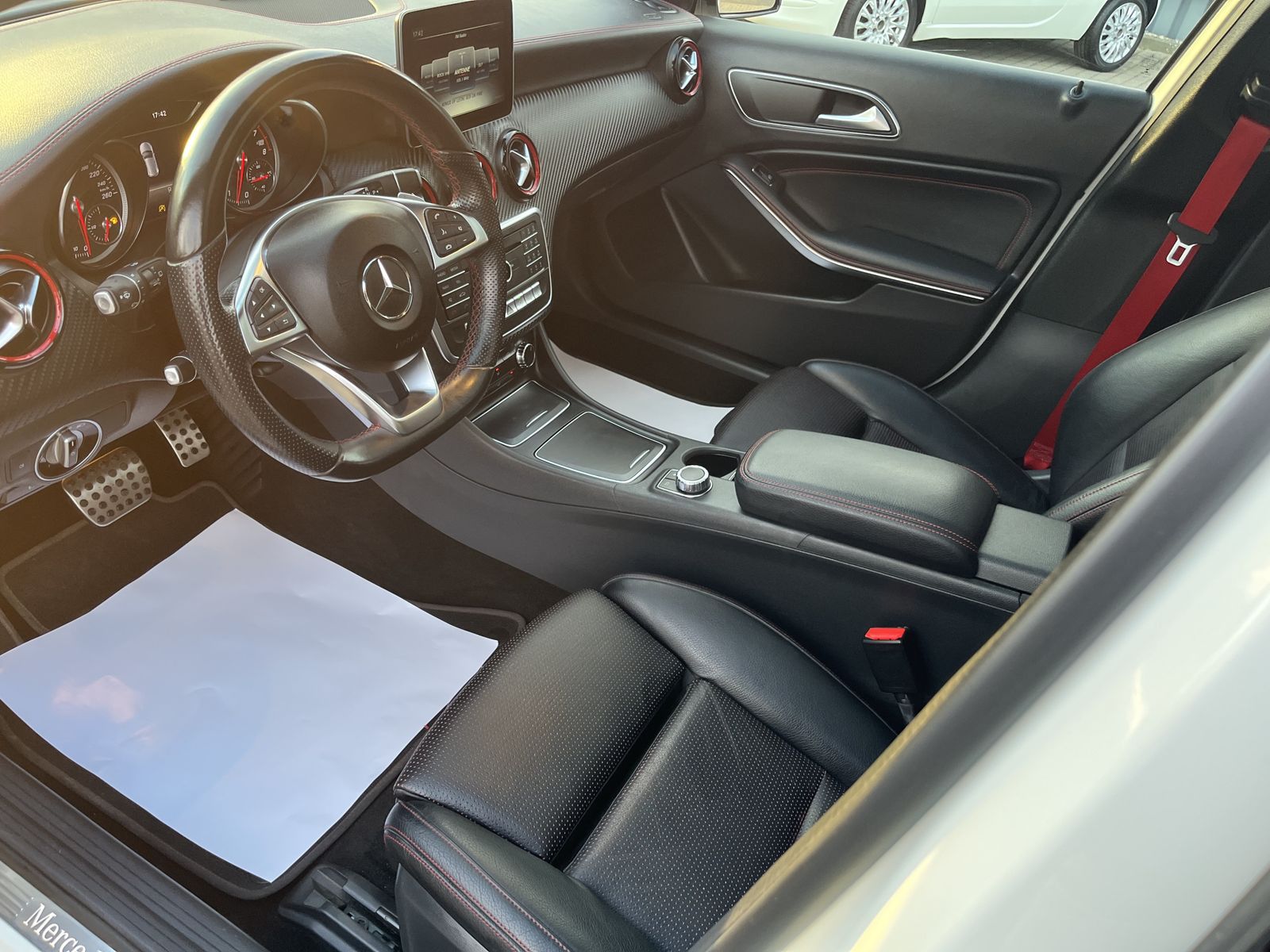 Mercedes-Benz A 250 AMG/4MATIC/LEDER/PANO/NIGHT-PAKET/RFK/VOLL foto 10