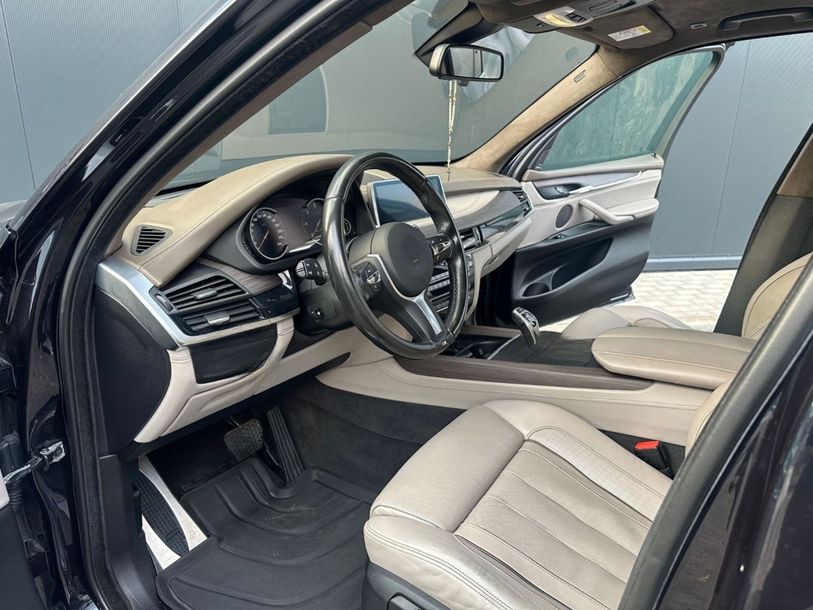 BMW X5 M50 M50d - foto 12