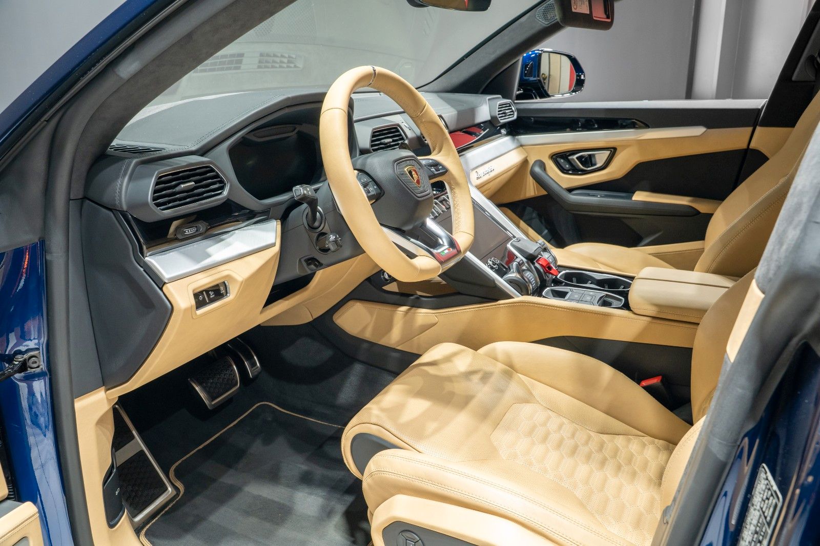 Lamborghini Urus 1 Hand Unfallfrei 5 Sitzer ADAS Pano B&O foto 14