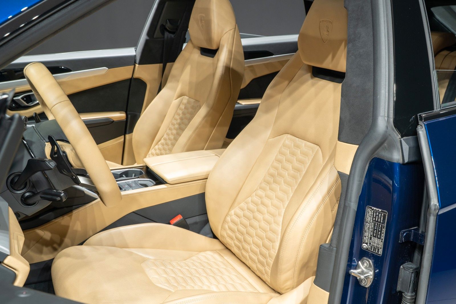 Lamborghini Urus 1 Hand Unfallfrei 5 Sitzer ADAS Pano B&O foto 16
