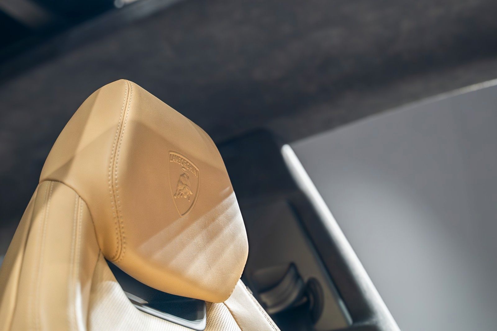 Lamborghini Urus 1 Hand Unfallfrei 5 Sitzer ADAS Pano B&O foto 24